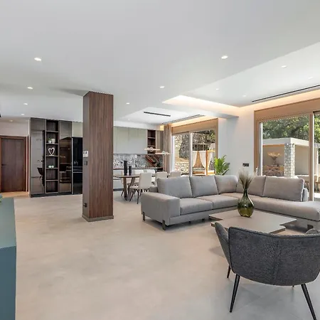 Villa Emerald Estate *
