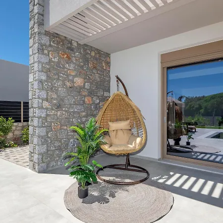 Villa Emerald Estate *